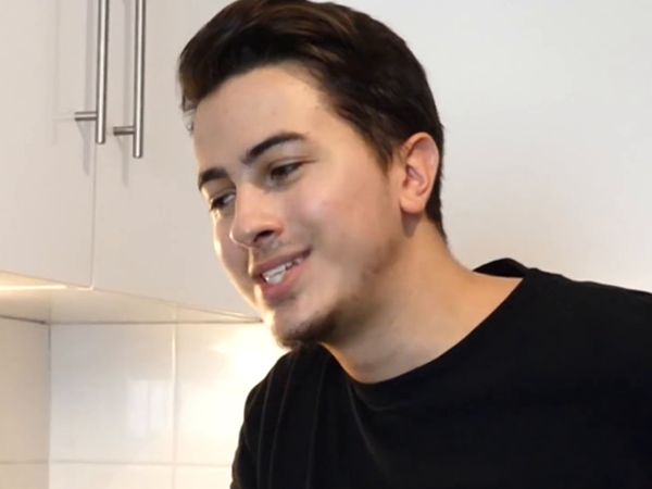 Tartin - Tartin - IL M'ACHÈTE DES OBJETS ÉTRANGES - ANALYSE DM INSTA