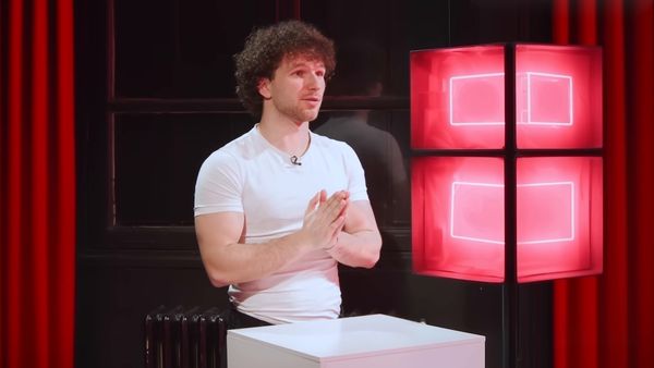 Noa - Noa - IL ANNONCE À SA MÈRE QUE SA COPINE A 56 ANS... (ça se passe mal)