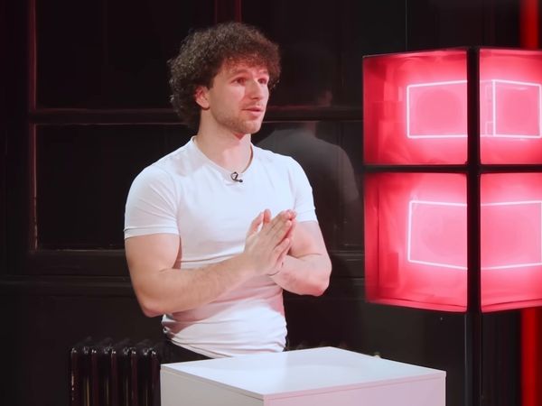 Noa - Noa - IL ANNONCE À SA MÈRE QUE SA COPINE A 56 ANS... (ça se passe mal)