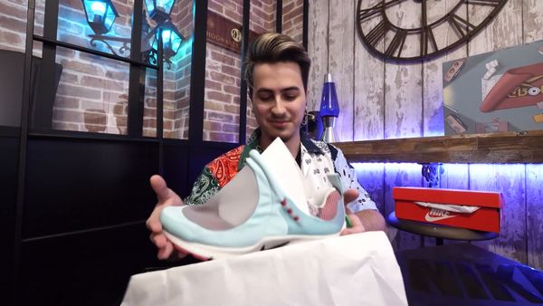 Tartin - Tartin - J'AI ACHETÉ LES PIRES SNEAKERS ! (c'est horrible)