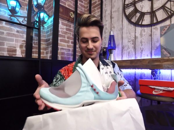 Tartin - Tartin - J'AI ACHETÉ LES PIRES SNEAKERS ! (c'est horrible)