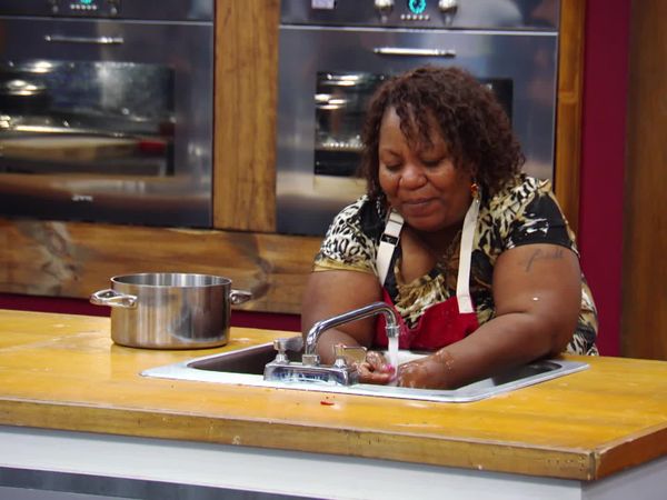 Worst Bakers in America - Bakery Battle