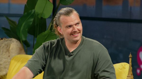 Den gule sofa med Allan Sindberg - Mads Dyhr