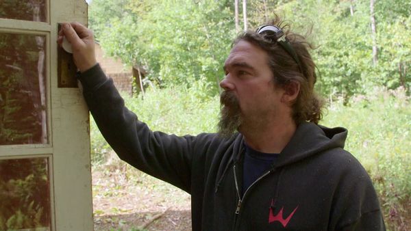 Maine Cabin Masters - Off-the-Grid Renovation