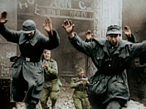 World War II in HD Color - Closing the Ring