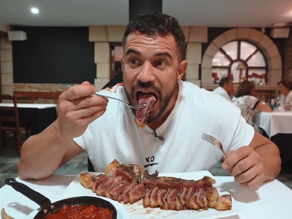 Cenando con Pablo - La Txuleta del Caserío Vasco de 200 Años