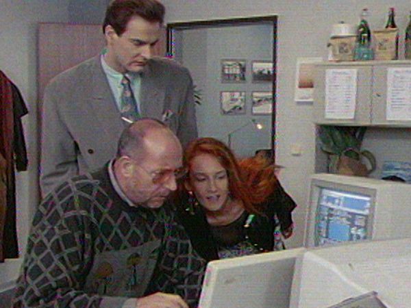 Büro, Büro - Liebe per Computer
