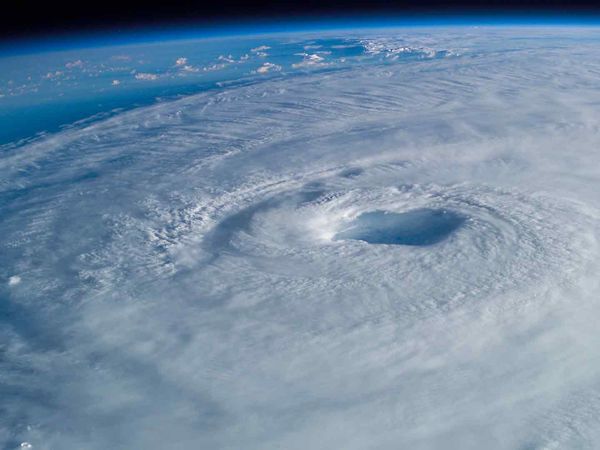 Naked Science - Anatomy of a Hurricane