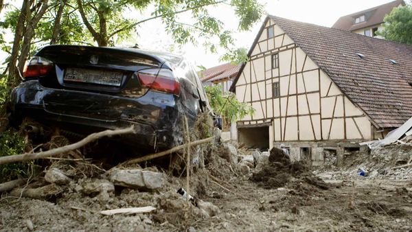 World's Deadliest Weather - Holiday Nightmares