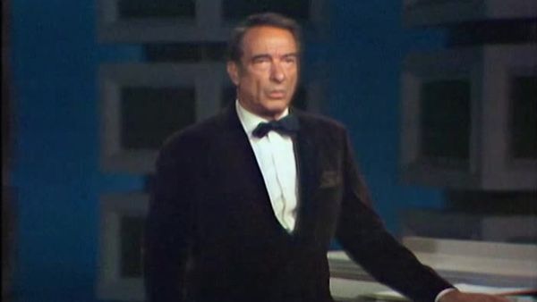 The Best of the Dean Martin Show - The Best Of The Dean Martin Show: Raquel Welch, Jimmy Stewart, Victor Borge (4/24/1969)