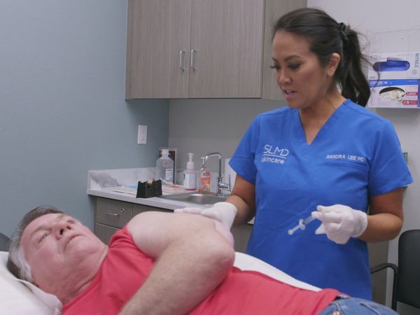 Dr. Pimple Popper: Breaking Out - Holey Moley
