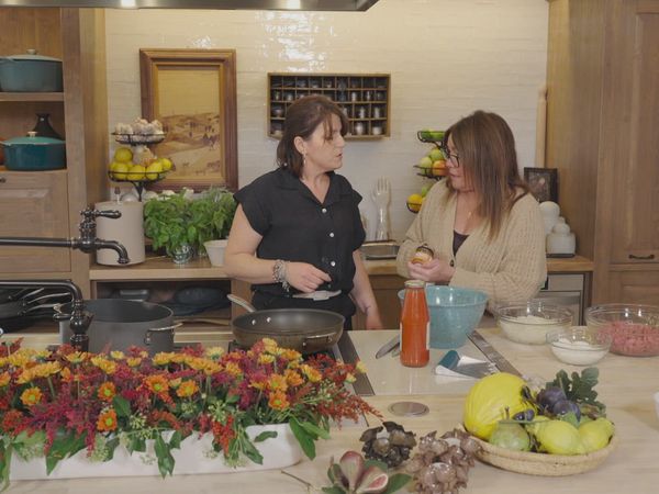 Rachael Ray in Tuscany - Albanian Pizza with Muscles and Pasta