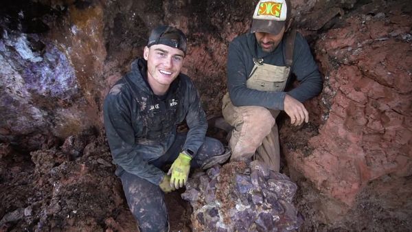 Scuba Jake - Digging for Amethyst Crystals