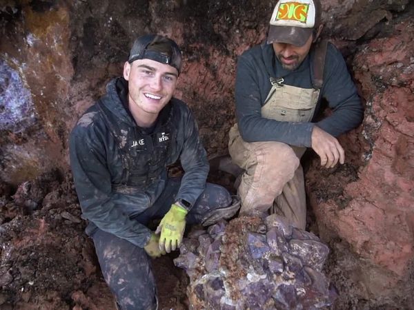 Scuba Jake - Digging for Amethyst Crystals