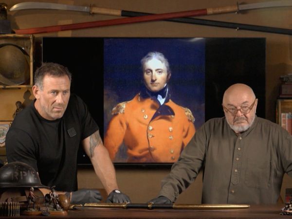 Battle Treasures With Foxy And Bruce - Incredible Swords