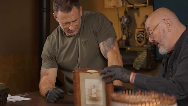 Battle Treasures With Foxy And Bruce - Amazing Escapes