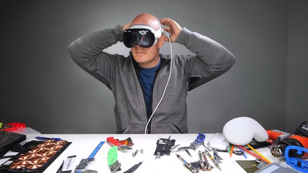 JerryRigEverything - iPhone 16 Pro Max and Apple Vision Pro Durability Test