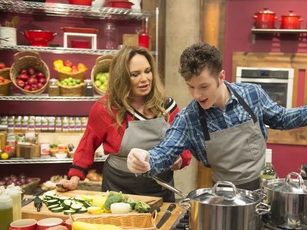Worst Cooks in America - Hit Me With Your Best Dish
