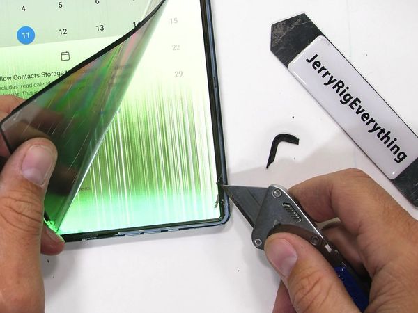 JerryRigEverything - Carbon Fiber Technology / OnePlus Pad Durability