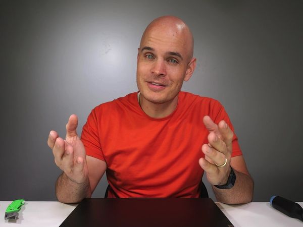 JerryRigEverything - The Best Laptop on Earth and the Future of Smart Glasses