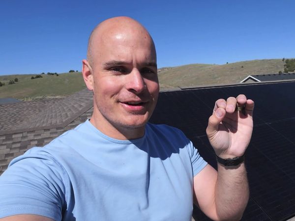JerryRigEverything - All-New Solar Power and Battery Hacks
