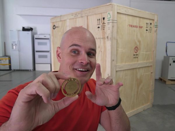 JerryRigEverything - The Truth Behind Lasers: Projectors and LED Breakdown