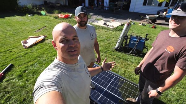 JerryRigEverything - Surviving the Apocalypse: A Smartphone and Bunker Building