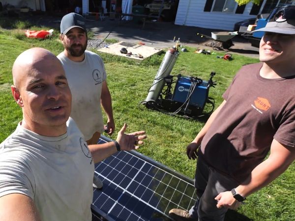 JerryRigEverything - Surviving the Apocalypse: A Smartphone and Bunker Building