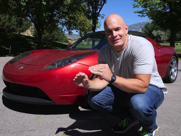 JerryRigEverything - The Original Tesla / Review the Cybertruck 2023