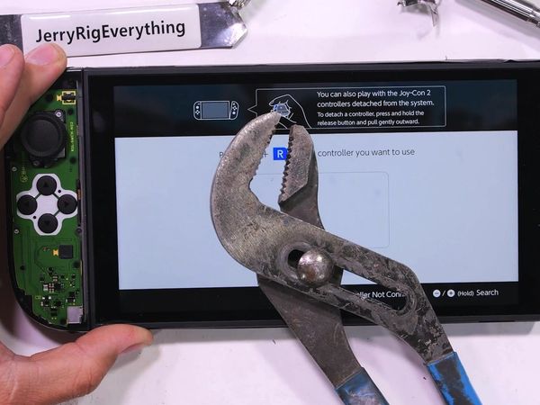 JerryRigEverything - Video Game Consoles: Switch Teardown and PlayStation 5 Upgrades