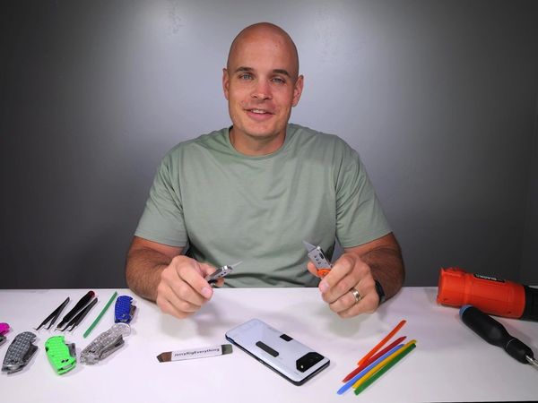 JerryRigEverything - Smartphone Cooling Systems / Motorola Missed the Memo / Make Your iPhone Light Up