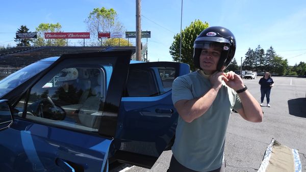 JerryRigEverything - Rivian Truck Review: Color-Changing Glass and Problems