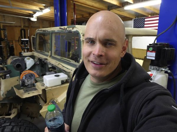 JerryRigEverything - The Coolest Electric Hummer Project