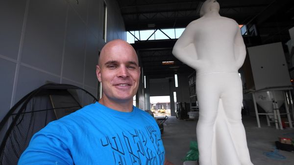JerryRigEverything - 6000-lb Statue of Myself