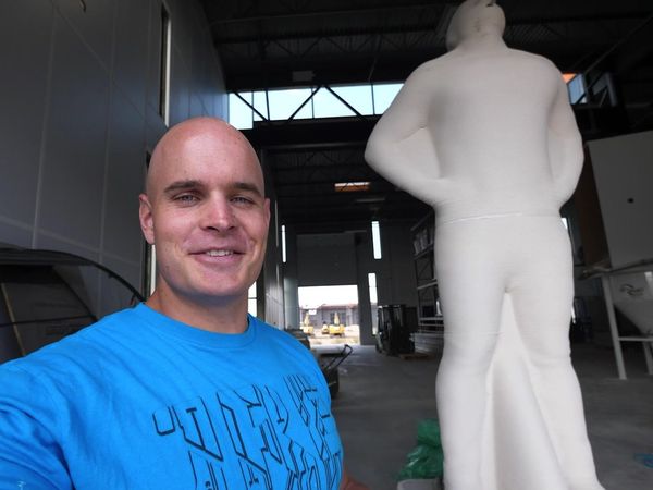 JerryRigEverything - 6000-lb Statue of Myself