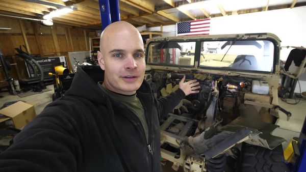 JerryRigEverything - How to Build an Electric Hummer