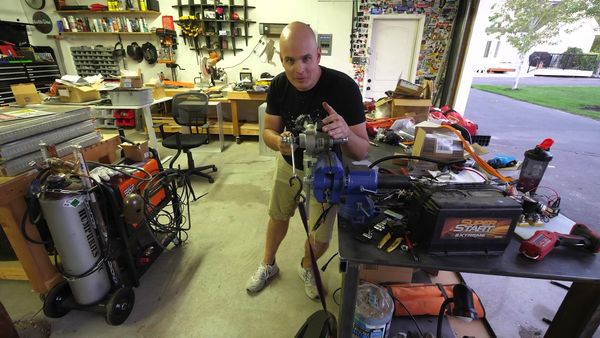 JerryRigEverything - Adding Power Steering to an Electric Hummer