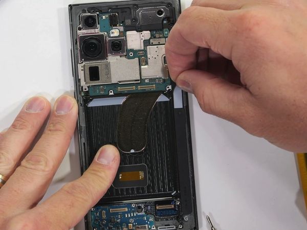 JerryRigEverything - The Smartphone from 2030 and the Galaxy S23