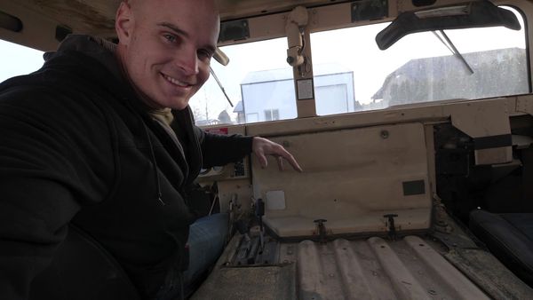 JerryRigEverything - Making the Electric Hummer Legal
