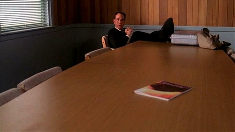 Watch Twin Peaks Season 2 Episode 3: The Man Behind The Glass - Full