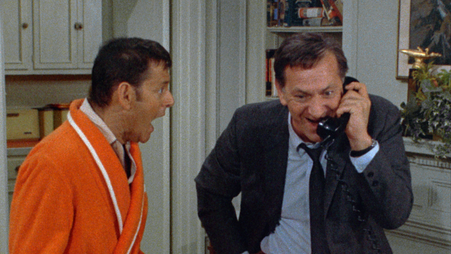 Watch The Odd Couple (Classic) Season 1 Episode 17 Engrave Trouble