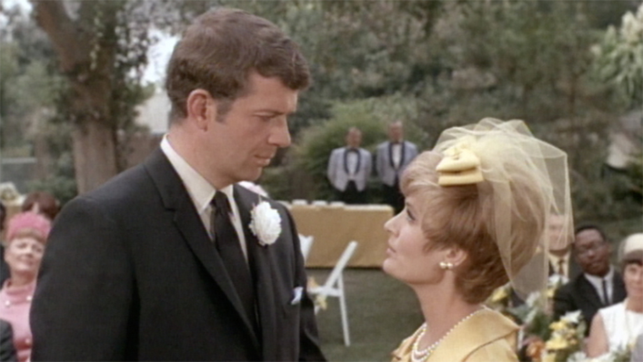 Watch The Brady Bunch Season 1 Episode 1: Brady Bunch - The Honeymoon ...