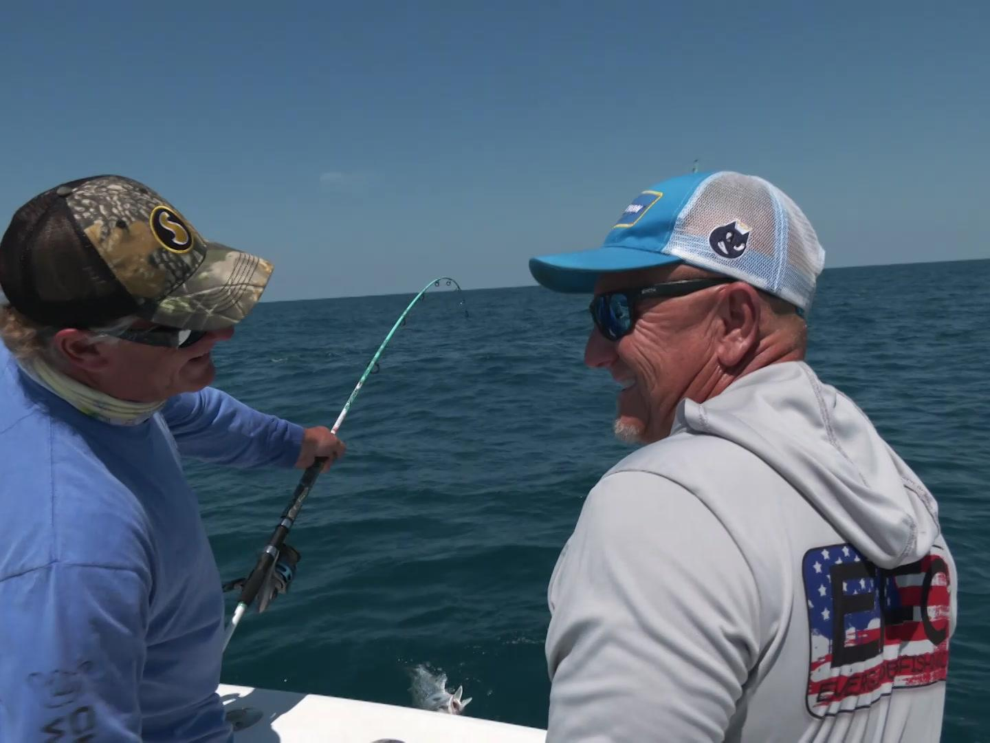 shakespeare ugly stik catfish combo 7' Camo Conventional Fishing Rod and Reel Casting Combo, Right Handle Position, Ugly Tech Construction With Clear Tip Design, 1-Piece Rod, Size 20 2 Ball Bearing Conventional Reel To help haul in Shimano Surf Hard Rod Size:1/8 oz (Single Hook) Fun